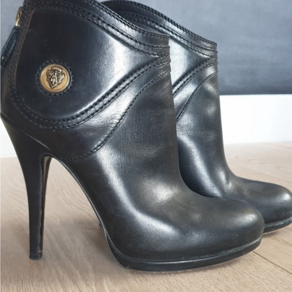 Gucci Leather Hysteria Ankle Boots. - Picture 2 of 4